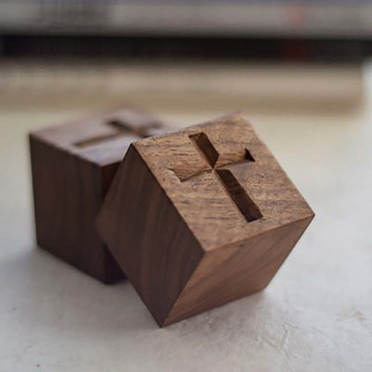 Diffuseur d'Huiles Essentielles sans Flamme en Bois avec Croix Gravéé Personnalisé avec Nom