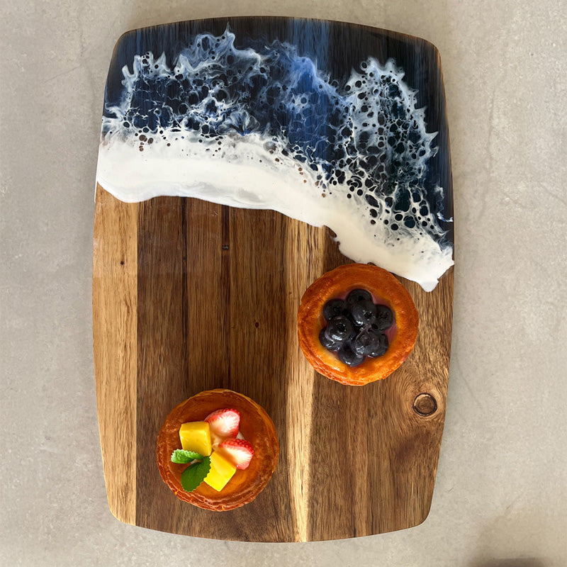 Planche à Découper Personnalisable en Résine et Bois avec Design de Vague de Mer