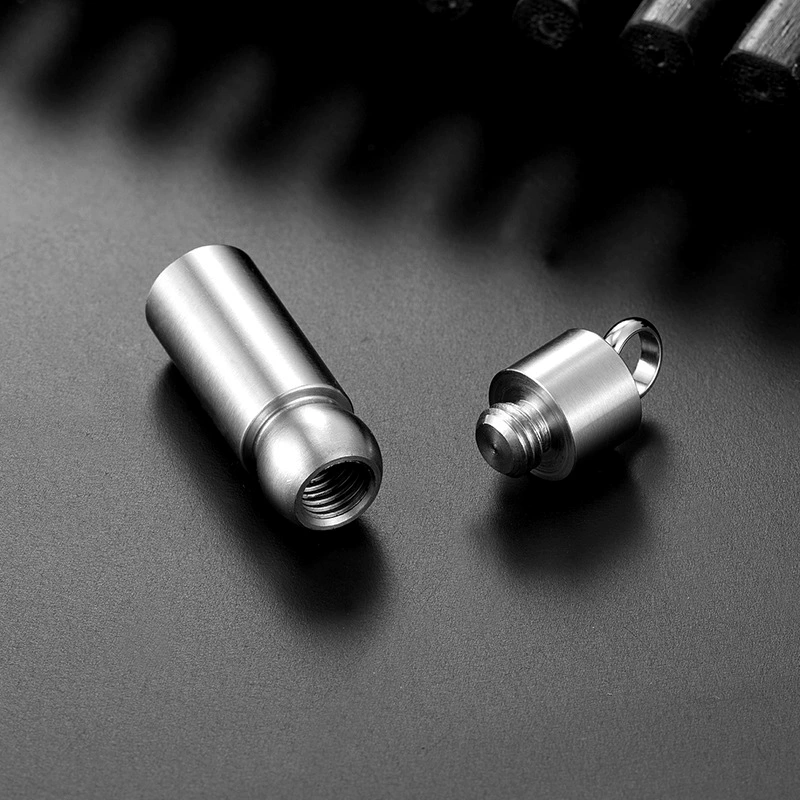 Collier avec Pendentif en Acier Titane Personnalosé avec Nom pour Cendres d'Animaux de Compagnie