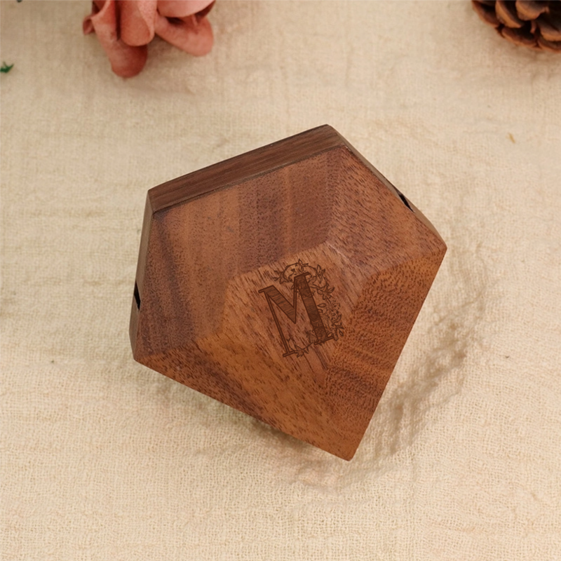 Boîte à Bagues en Bois Personnalisée avec Initial Gravé