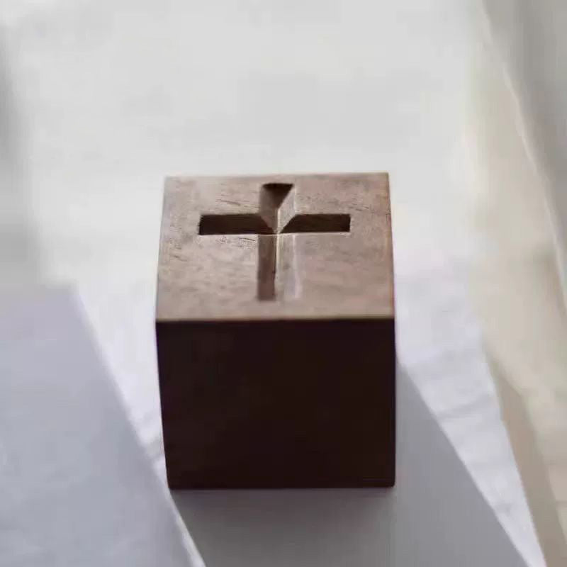 Diffuseur d'Huiles Essentielles sans Flamme en Bois avec Croix Gravéé Personnalisé avec Nom